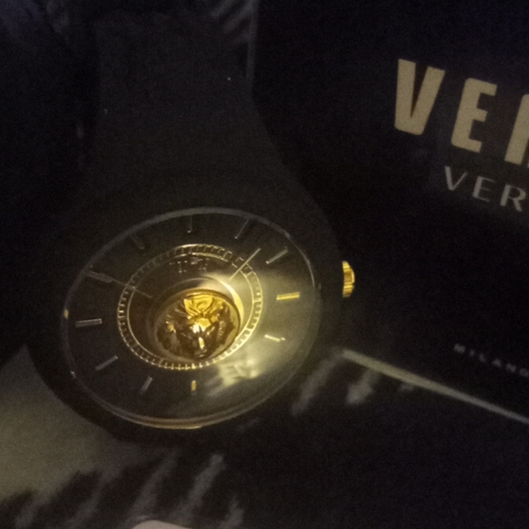 Versus Versace watch - Picture 2 of 4